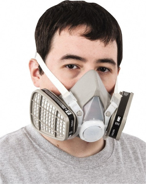 3M 7000126026 Half Facepiece Respirator with Cartridge Medium, Thermoplastic Elastomer, Permanently Attached