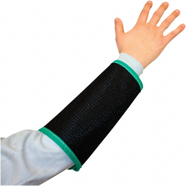 PIP 30-6795B/M Sleeve Size Universal, Nylon, Black, ANSI Cut A4